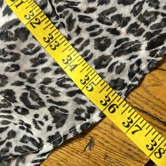 No brand tiered dress with bell sleeves. Animal print. Lined. XL. - Picture 7 of 10